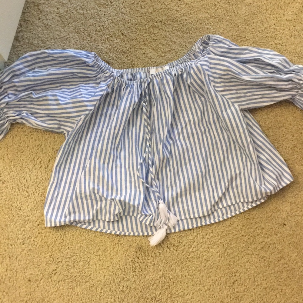 Shirt w blue and white stripes